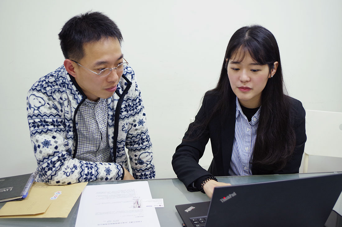 TS Cloud system specialist speaking with Mr. Li on how to set up Google calendar resources